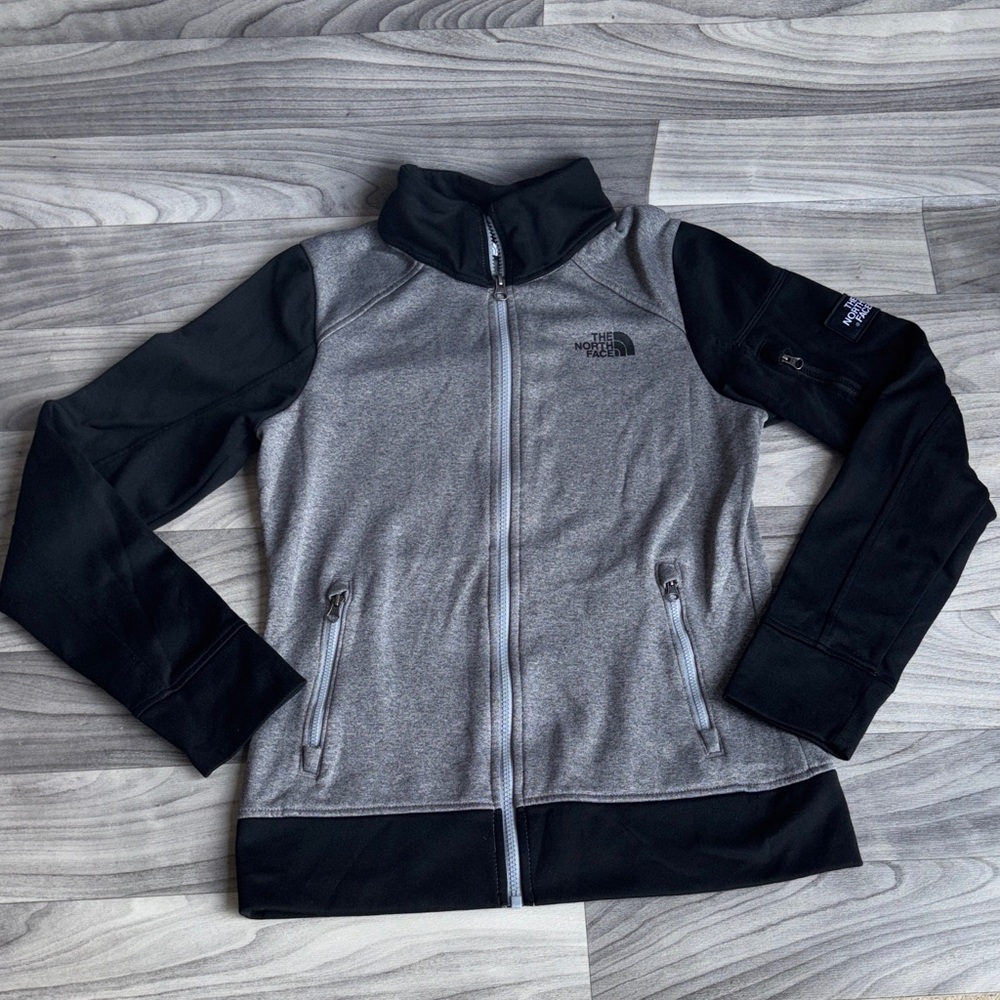 💚The North Face  Gray and Black Jacket